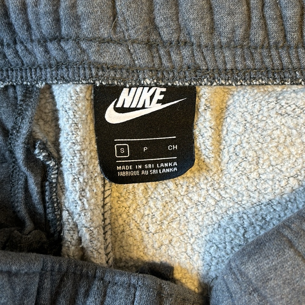 Grey Nike sweatpants - Picture 4 of 4